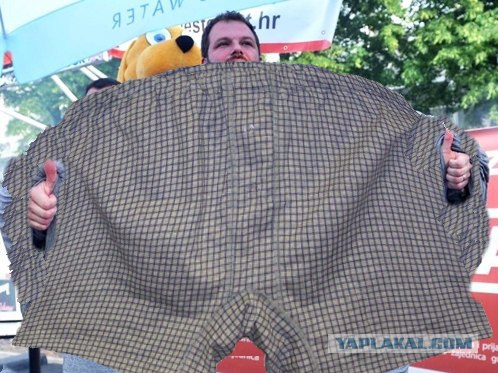 Житель Хорватии натянул на себя сразу 245 футболок