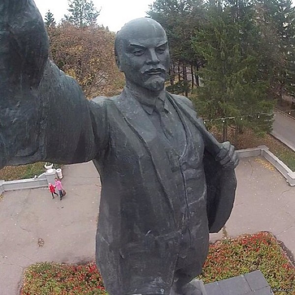 В Одессе памятник Ленину превратился в Вейдера