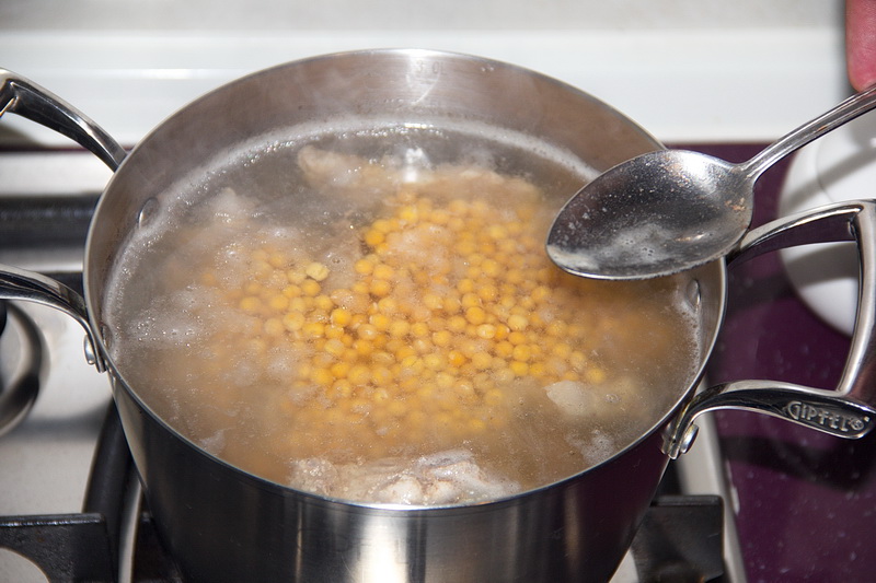 Суп кипит. Карточки сваригороховый суп. Варка горошка. Как варить горох в кастрюле. Суп заварить.