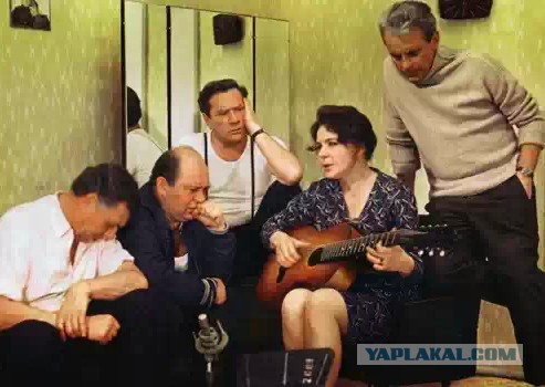 С 9 мая товарищи!