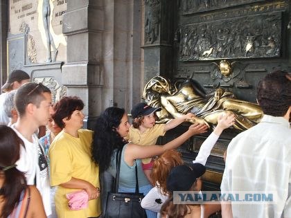 Потри памятник и будет тебе счастье.