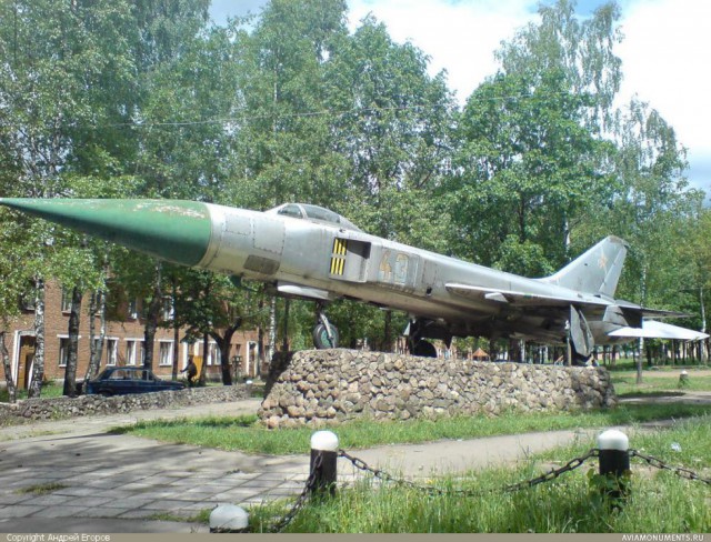 20 самых интересных авиапамятников