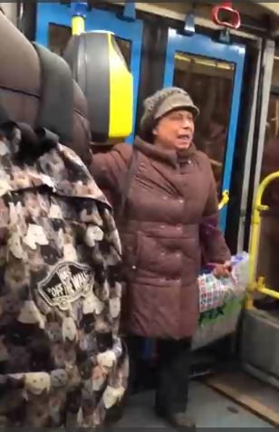 Таксист и пара пьяных баб