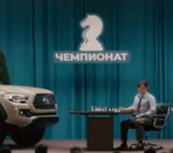 Чак Норрис расписался на пикапе Toyota. И вот что с ним стало