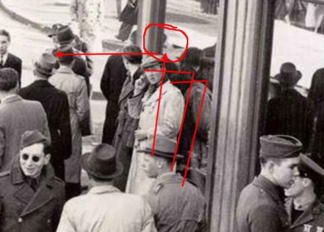 Путешественник во времени. Фото 1943 года!