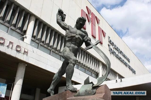 Памятник "Стоять насмерть"