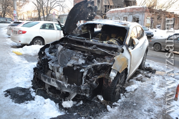 В Саратове сожгли Lexus гендиректора ЖЭКа