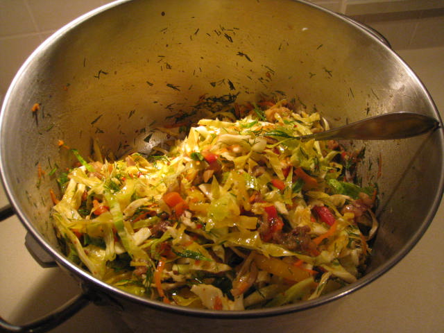 Салат из капусты и баклажанов
