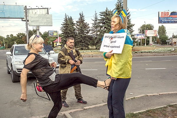 Памятник легендарному Мотороле открыт в центре Донецка
