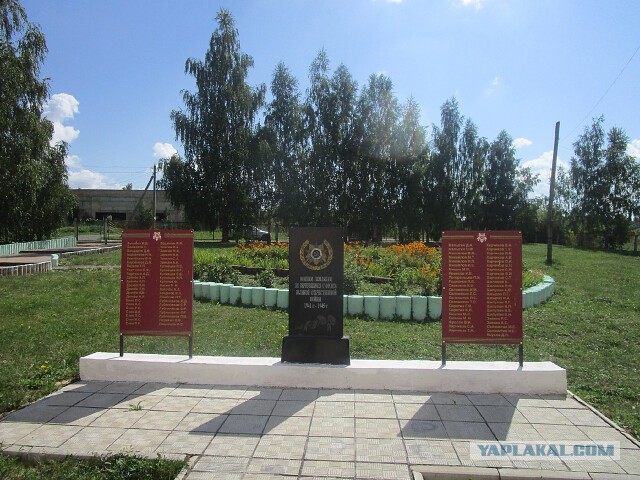 Разрушен памятник воинам в деревне Грачевка Орловской обл.
