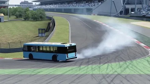 Веселый японский водитель автобуса