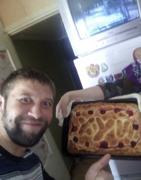 Любимая испекла мне шарлотку
