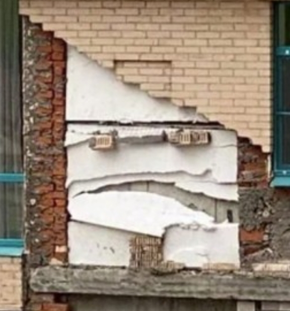 Сыпятся дендрофекальные новостройки - элитный ЖК «Алые паруса» раскритиковали за ужасающее состояние