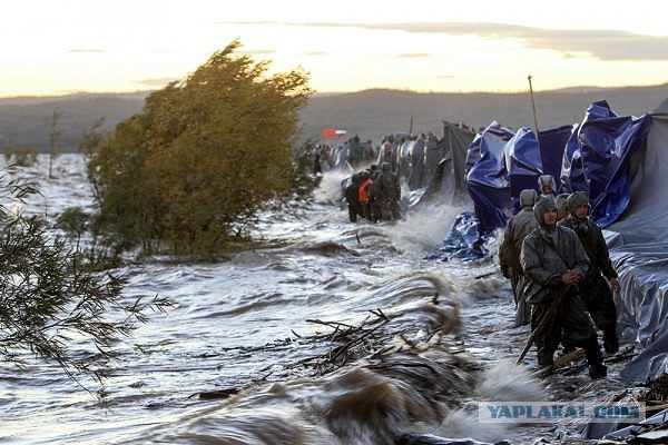 Всё, вода уходит! А вместе с нею печаль, разруха..