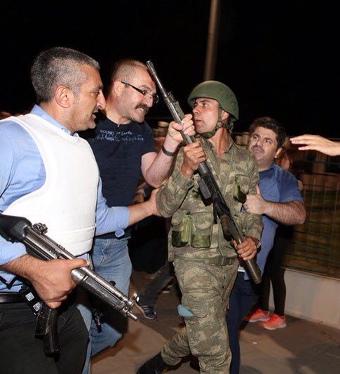 В Анкаре стрельба и попытка военного переворота