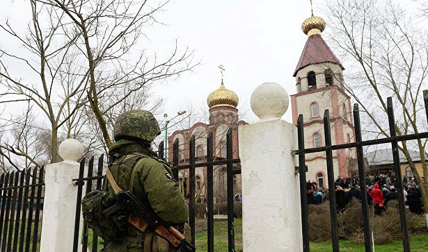 Пьяный охотник на кабана залез в храм, надел рясу и открыл стрельбу по иконам