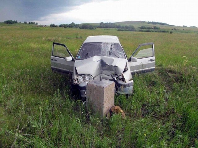 Родители-алкаши влетели на тачке в отдел полиции, когда папа решил поучить маму водить машину, а сын просит их не штрафовать