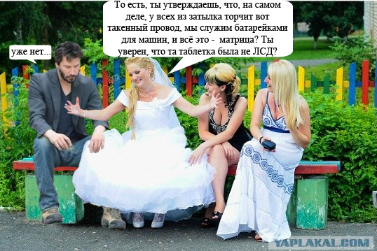 Хвастается.