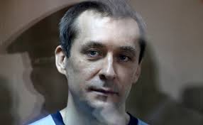 В офисе Пригожина нашли слитки золота, уйму белого порошка, сумки долларов, стволы и двойника