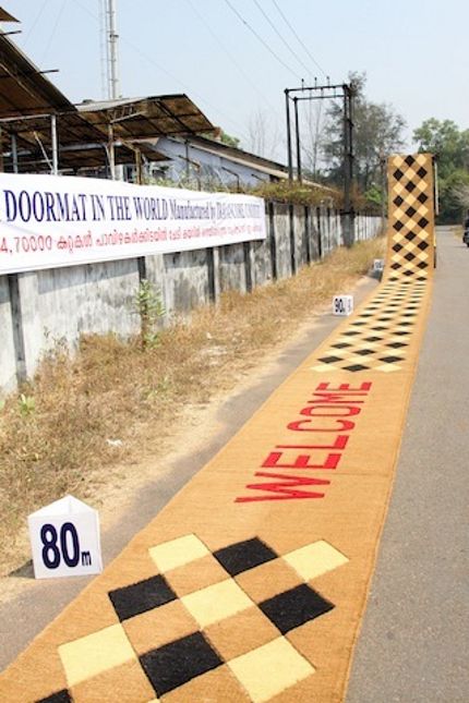 Самый длинный половичок (5 фото)