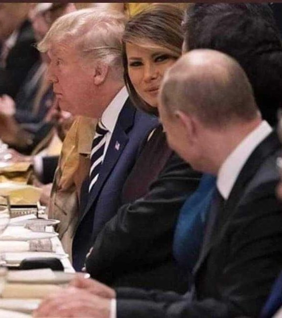 "Промокшая Меланья Трамп вышла к американцам в День независимости без нижнего белья"