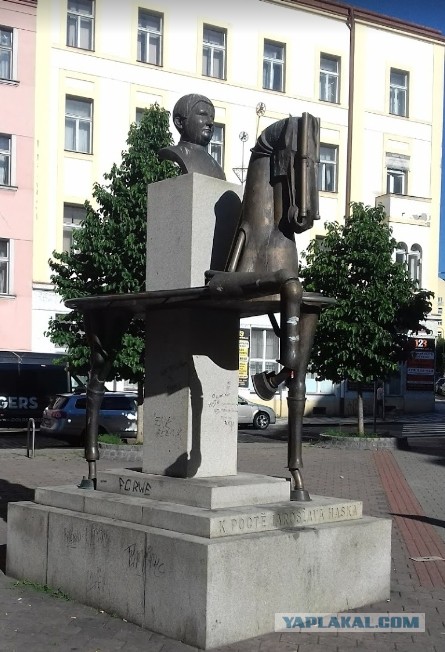 Памятники, способные удивить любого