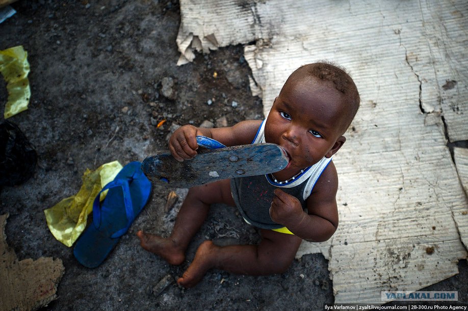 Голодный малыш. Африканские дети Голодные. Дети Буркина Фасо. Дети Африки бедные районы Голодные.