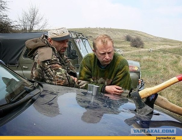 Пара топоров со встречного грузовика порвали пикап