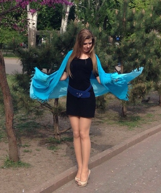 Девушки в маленьких платьях