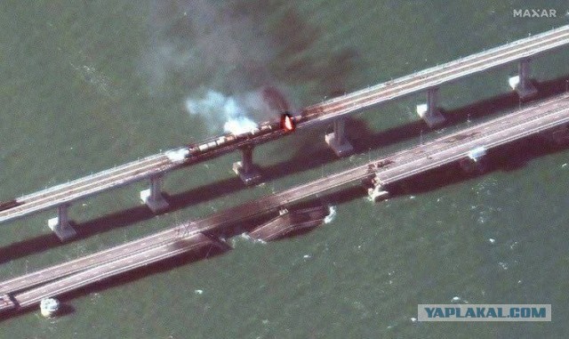 В Керчи произошёл взрыв на Крымском мосту около шести утра
