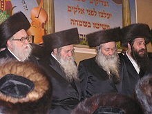Почему советские женщины не снимали шапку в помещении?