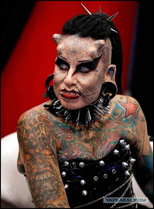 Обязан ли мужчина уступать место в общественном транспорте женщине?