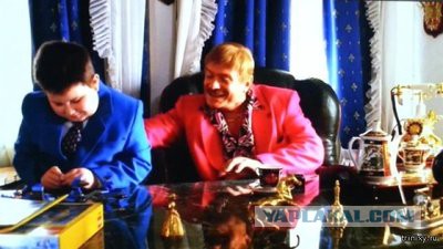 "Продам портфель, букварь, дневник, карандаши, ручки, краски, все почти новое" - Боря 1 класс "Б"