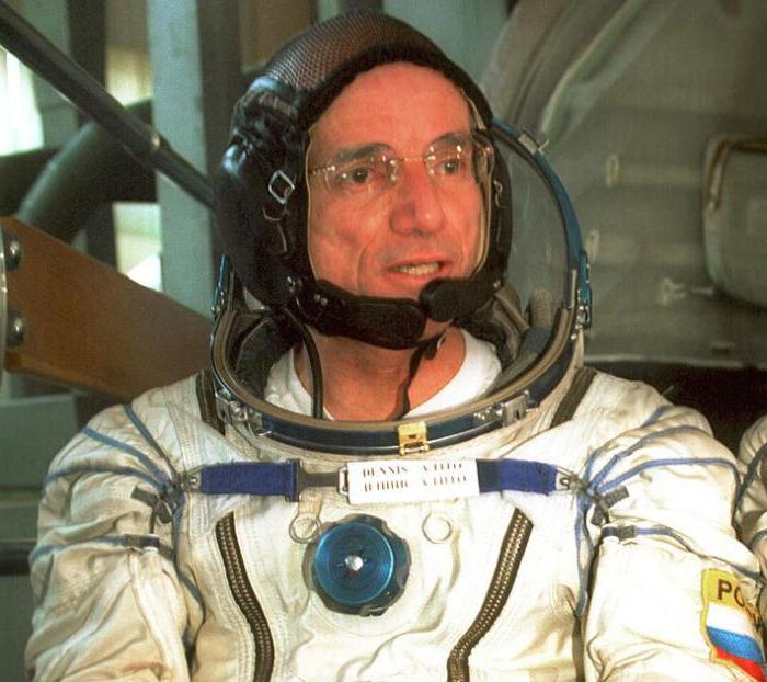 Кто был самым первым в космосе. Деннис Тито. Деннис Тито полет в космос. Деннис Тито космический турист. Первый турист в космосе Деннис Тито.