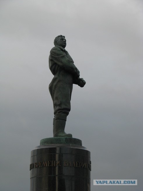 Курьезные памятники Украины