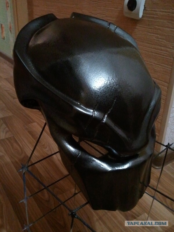 Хищник на стене