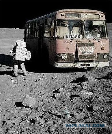 Шесть машин, припаркованных на Луне