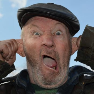 Здрасьте, а Денис дома?