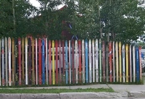 Заборы для дачи - обзор различных вариантов