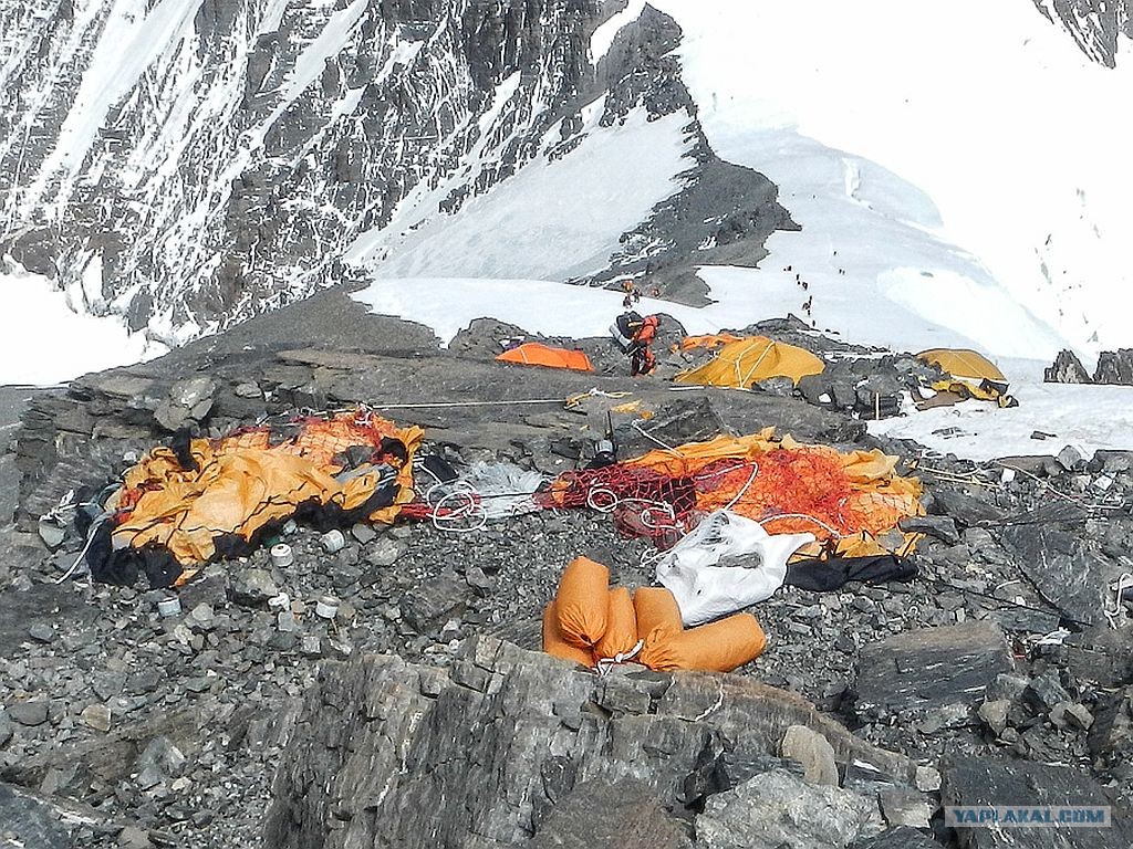 Олег Савченко похоронил на Эвересте знаменитого альпиниста в зеленых ботинках - 