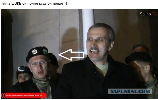 А в Киеве толпа боевым строем идет на Раду