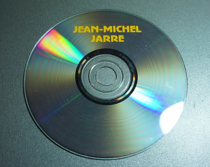 First cd. Первый компакт диск. Пират компакт диски. Как называются старые диски. CD диска «Nostalgie».