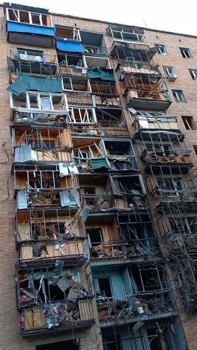 Пожар от сбитой ракеты в Курске