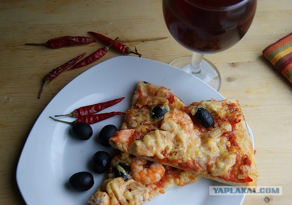Острая пицца, С курицей и креветками
