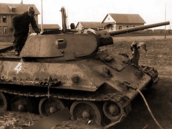 Вместе с Горобцом в Калинине в 1941 году совершил подвиг еще один танковый экипаж