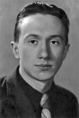 В преддверии Дня Победы: актёр Алексей Смирнов