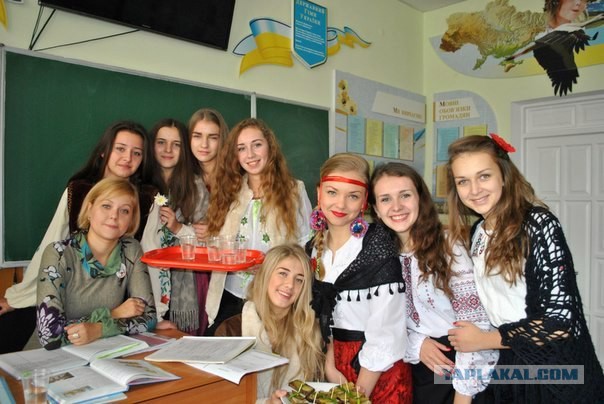 Юлия дмитриева учитель. Учитель начальной школы. День самоуправления в начальной школе. Учительница средней школы. Учительницы 7 школы.