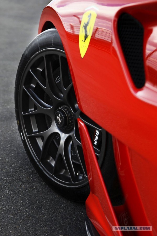 Новый Ferrari 599xx идет в мир