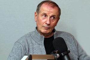 Что-то прожужжало
