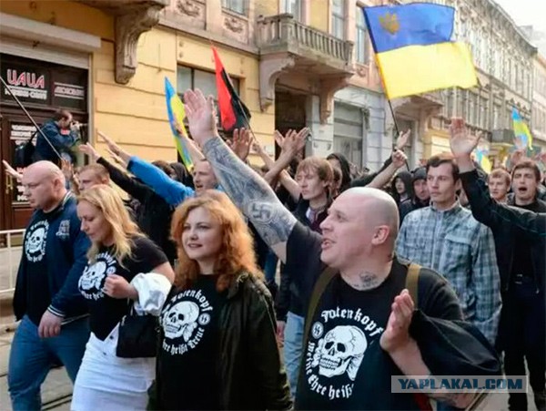 Начальник полиции Запорожья повесил в кабинете портреты Бандеры и Шухевича.